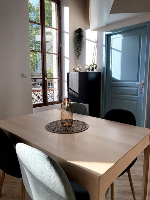 Cozy Mezzanine Hideaway Apartment Nimes